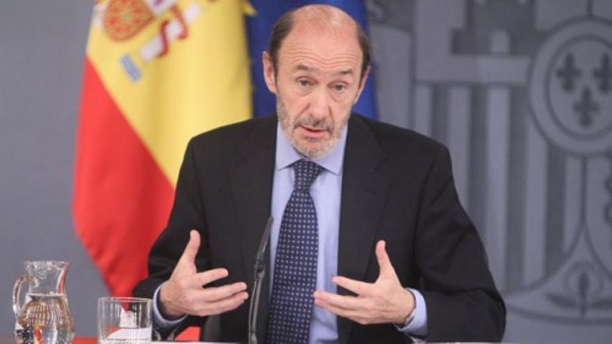 Rubalcaba pide "prudencia y firmeza" con los indignados