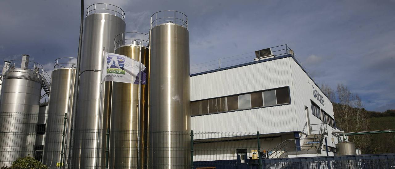 Instalaciones de la antigua Danone, donde ya ondea una pequeña bandera de la holandesa Royal A-Ware.