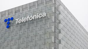 Archivo - Vista de la sede de Telefónica, a 28 de noviembre de 2023, en Madrid (España).