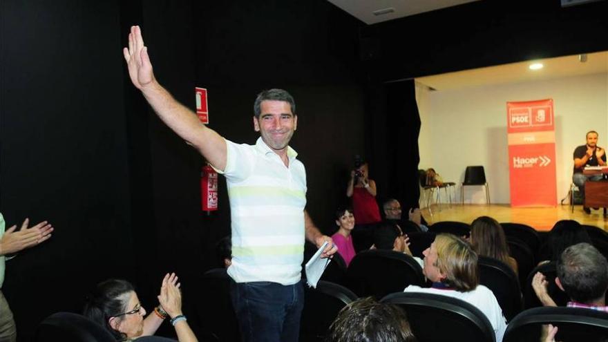 El líder del PSOE de Plasencia, David Núñez, anuncia su candidatura a las primarias para las municipales