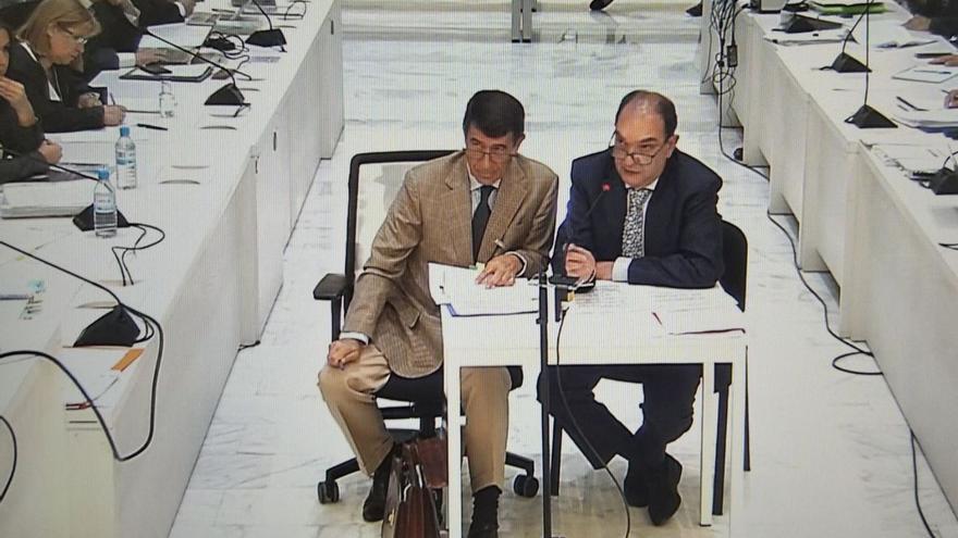 Un momento de la declaración de los investigadores de la OLAF. Por la izquierda, Artur José Marqués Domingos y José Manuel Mata Blanco.