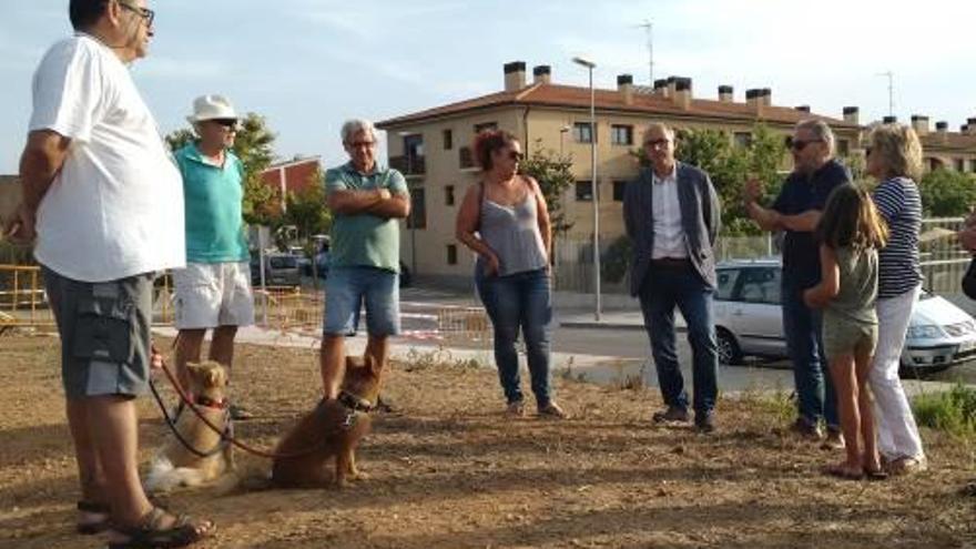 La trobada veïnal es va fer dimecres en el solar.