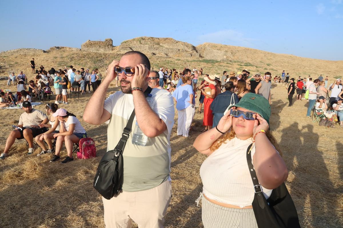 El eclipse solar deja imágenes únicas desde el enclave arqueológico de Ategua en Córdoba El eclipse solar deja imágenes únicas desde el enclave arqueológico de Ategua en Córdoba