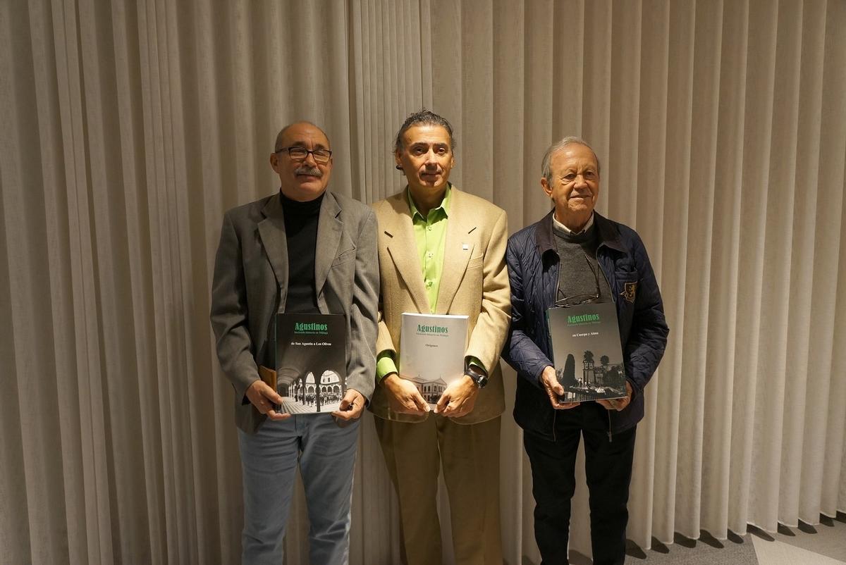 Juan José Toledo (coeditor), Alberto Castro-Tirado (presidente de la AAA y coeditor) y Juan Andrés Bueno (Presidente de Gráficas Urania) en la presentación del tercer tomo esta semana en Los Olivos.