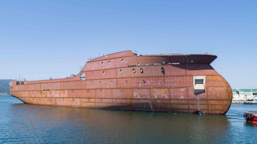 El «Pesantar 1» en el agua tras la botadura en Nodosa Shipyard.