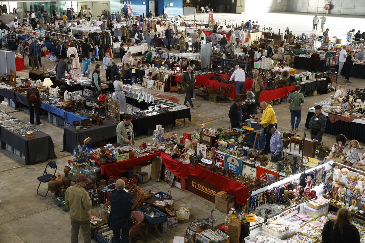 La inauguración de la feria de antigüedades en el pabellón de La Magdalena