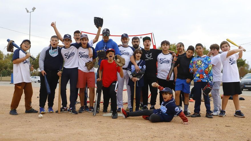 El béisbol, un refugio en el duelo migratorio