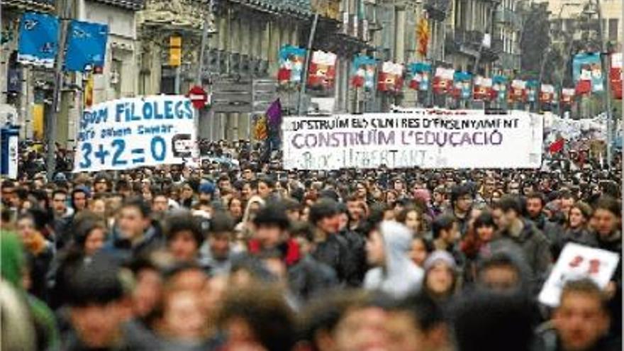 Un moment de la manifestació d&#039;estudiants, ahir, al centre de Barcelona