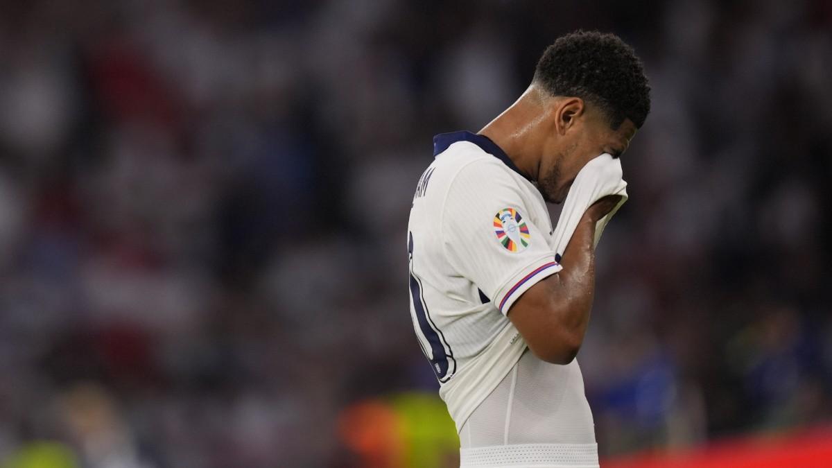 Bellingham, cabizbajo en la final ante España