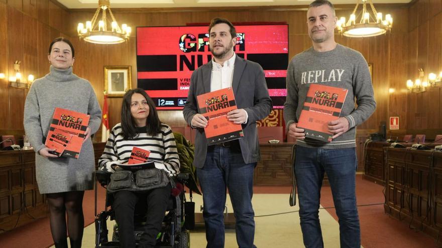 Responsables de las entidades implicadas en la V edición del festival de indumentaria «Galanura». | JOSE LUIS FERNÁNDEZ