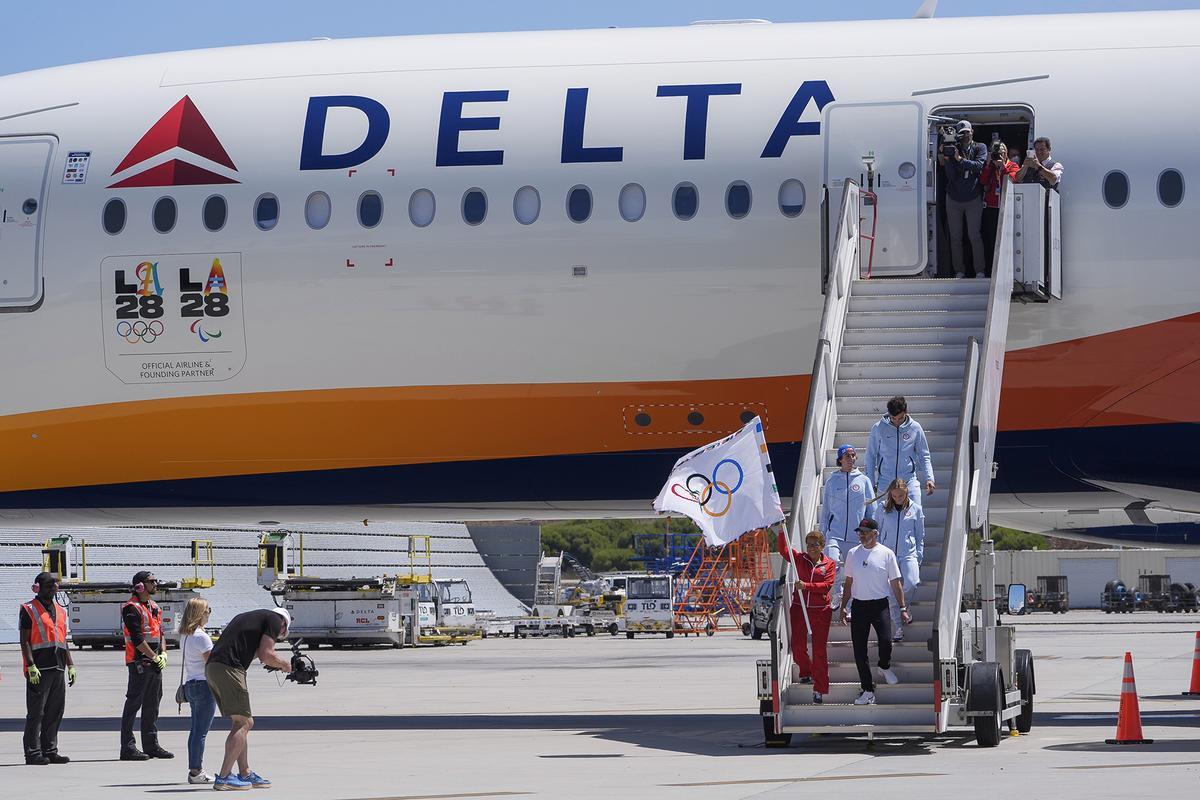 La bandera olímpica ya está en Los Ángeles, sede de los Juegos en 2028