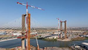 22/07/2025 Vista área de los trabajos de sustitución de los tirantes del Puente del Centenario. SOCIEDAD ANDALUCÍA ESPAÑA EUROPA SEVILLA GOBIERNO DE ESPAÑA