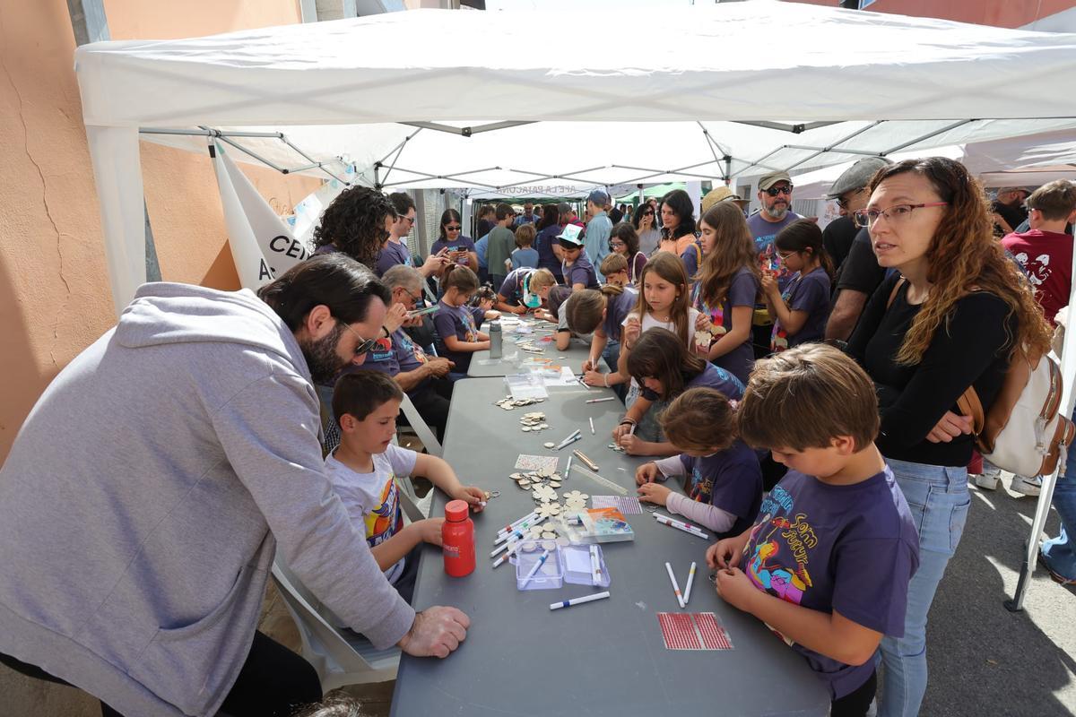 El día grande de la Trobada d’Escoles en Valencià llena Massalfassar