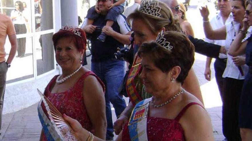 La corte de la Tercera Edad presidió el acto.