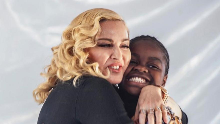Madonna inaugura un hospital de niños en Malawi