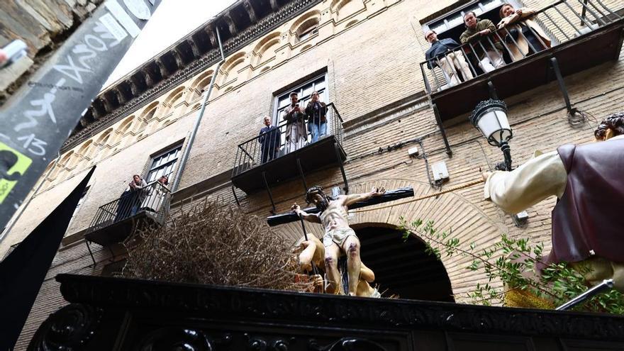 La procesión de la Exaltación de la Cruz marca el inicio del Jueves Santo.