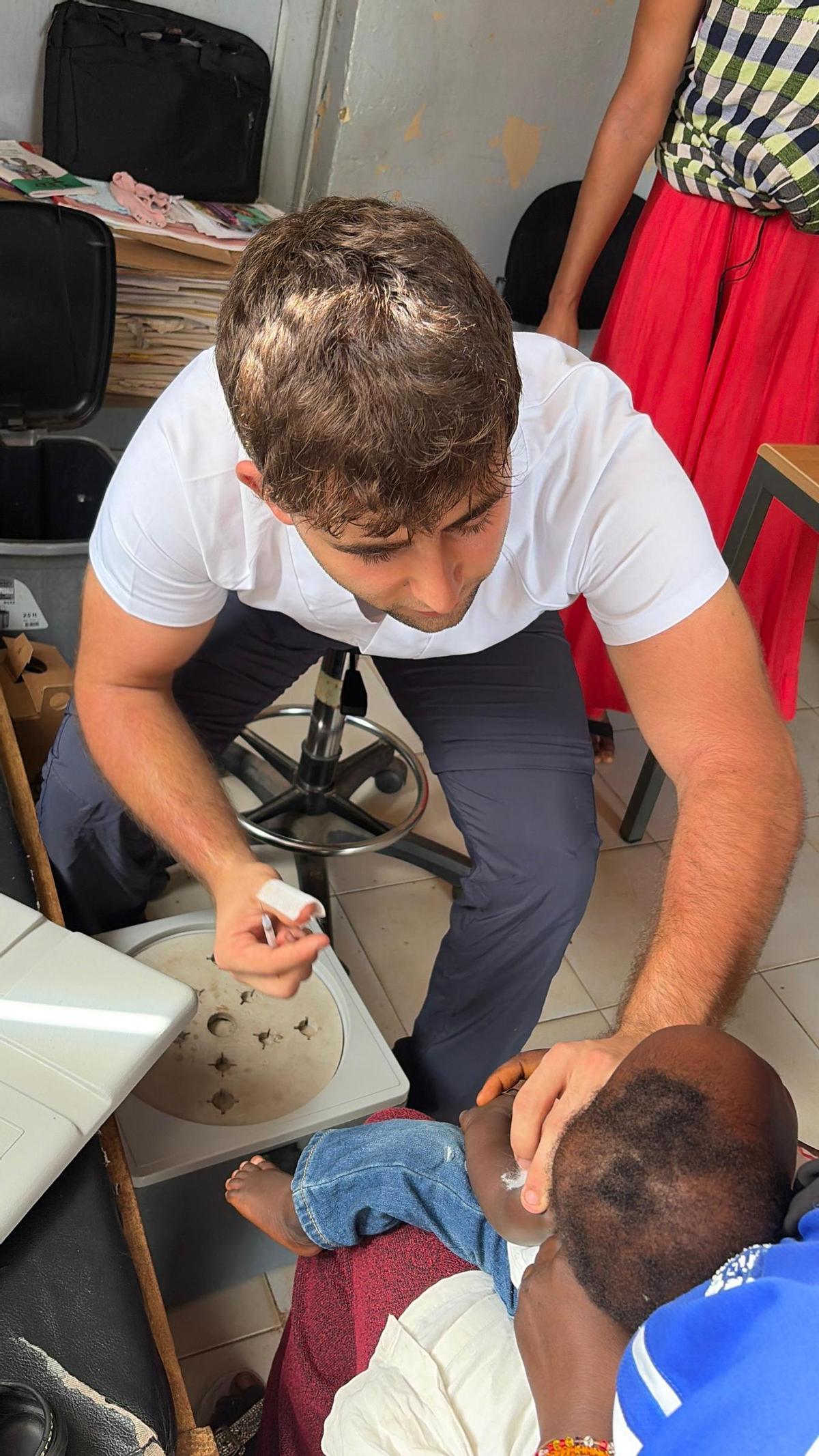 La expedición universitaria combina cooperación, aprendizaje y trabajo con escuelas y centros sanitarios de Senegal.