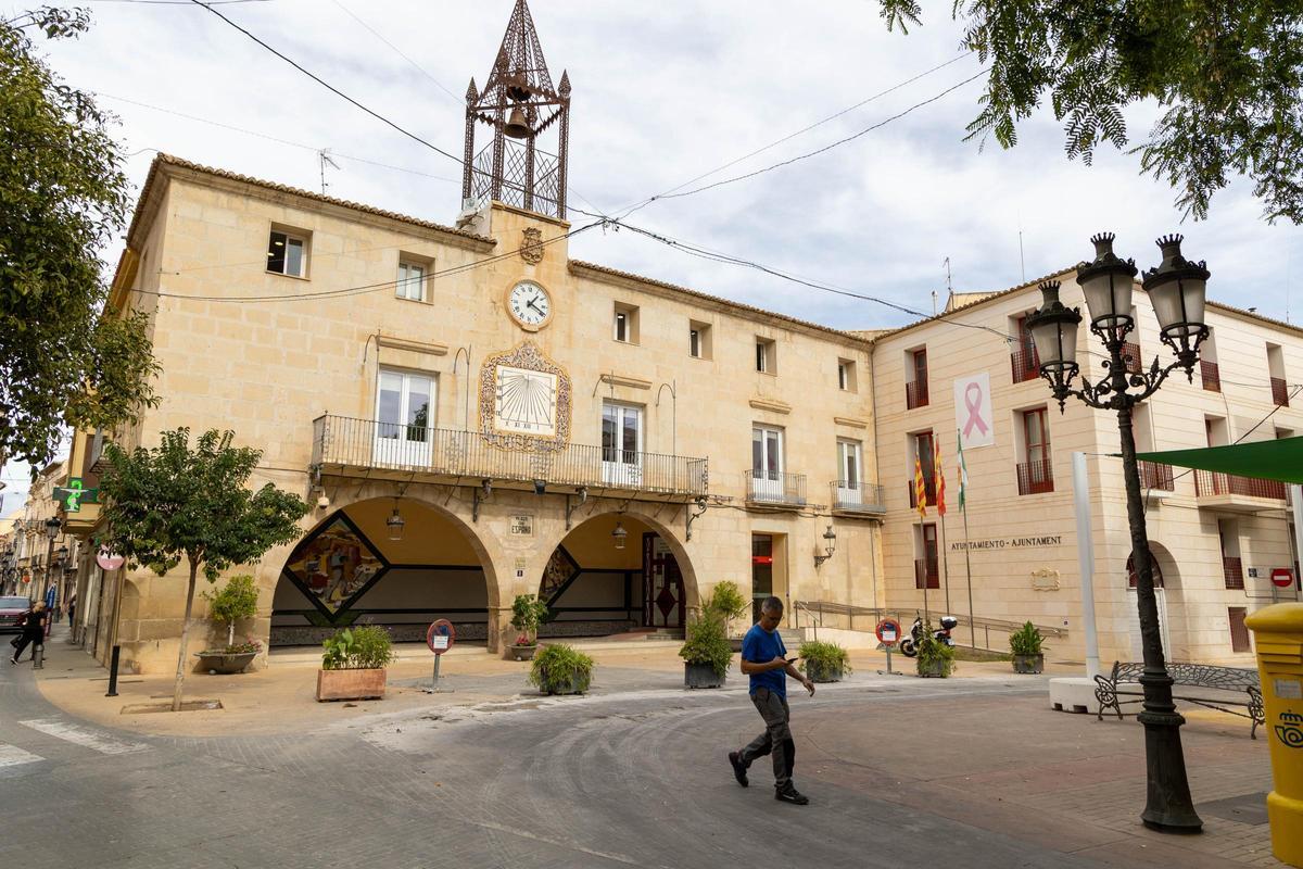 El Ayuntamiento de Novelda, en una imagen reciente.