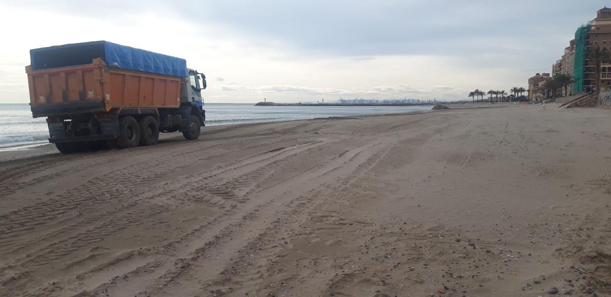 Traslado arena a Port Saplaya