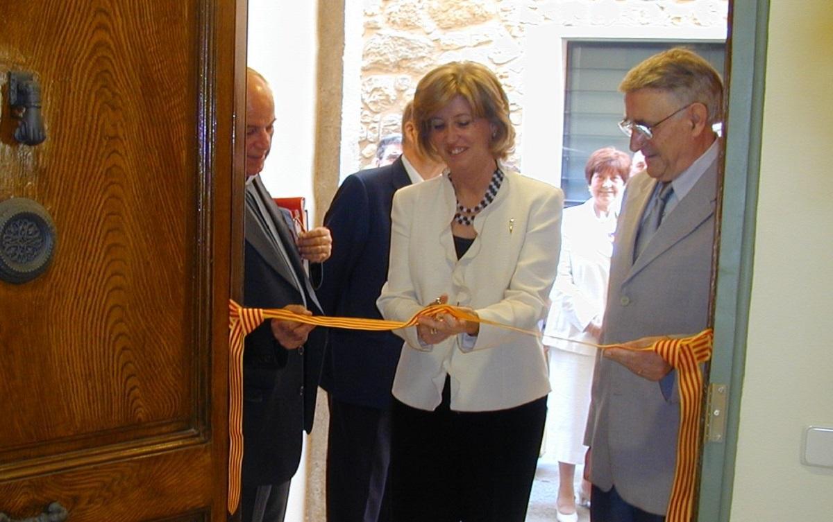 L'alcalde Josep Caixàs, a la dreta, amb la consellera Irene Rigau, durant una inauguració.