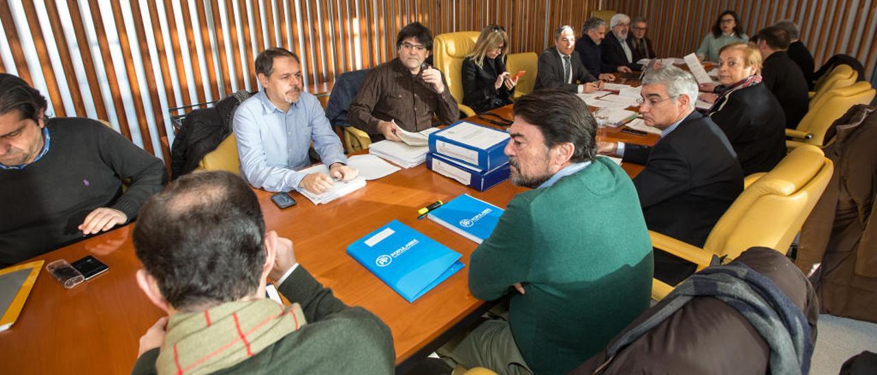 Imagen de la Comisión de Hacienda celebrada esta mañana en el Ayuntamiento de Alicante para abordar los presupuestos de este año