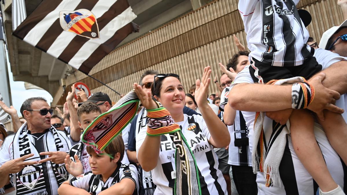 Video | La llegada del bus del CD Castellón al SkyFi Castalia, desde dentro y desde el aire