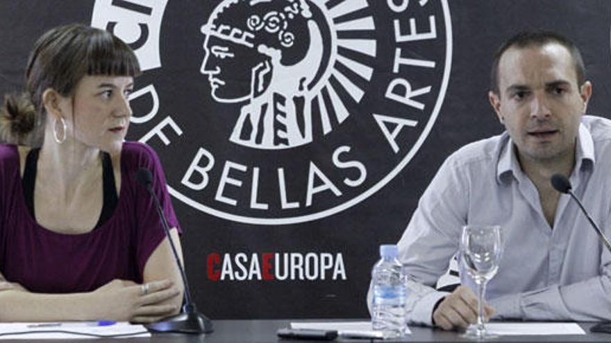 Lucía Ayala (i) y Luis Alegré (d), coordinadores de Podemos.