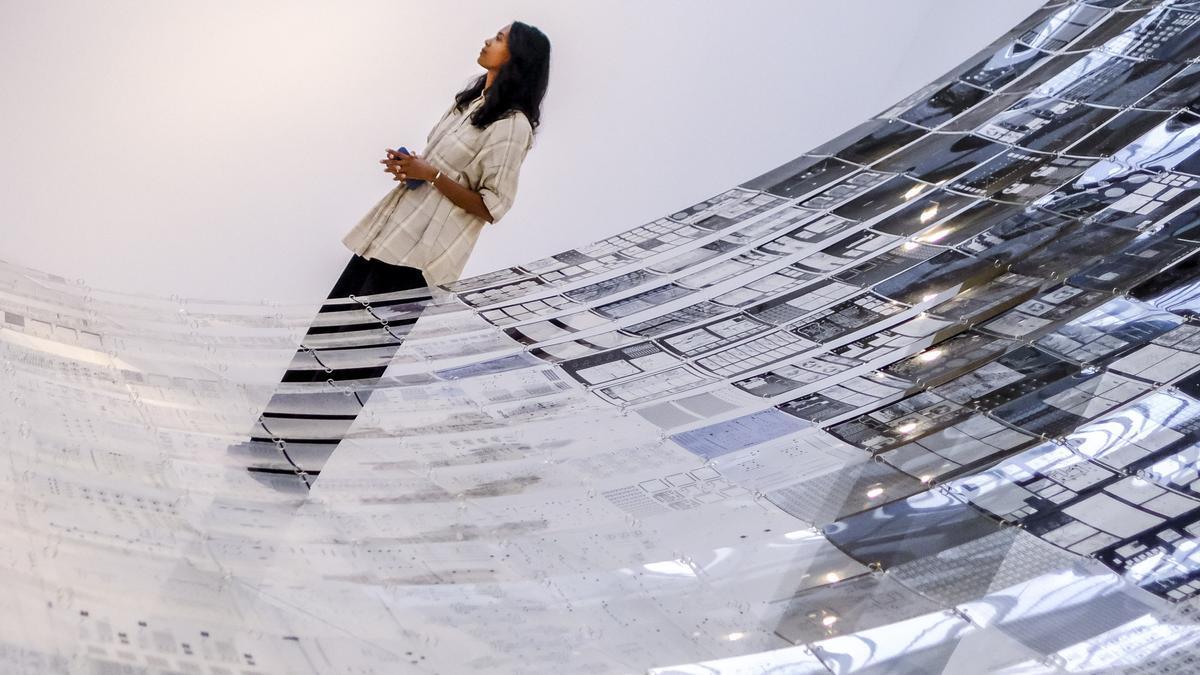 Exposición internacional 'Con los pies en la tierra' en el CAAM