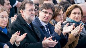Rajoy i Puigdemont coincideixen per primera vegada en l’homenatge a les víctimes de l’accident de Germanwings.