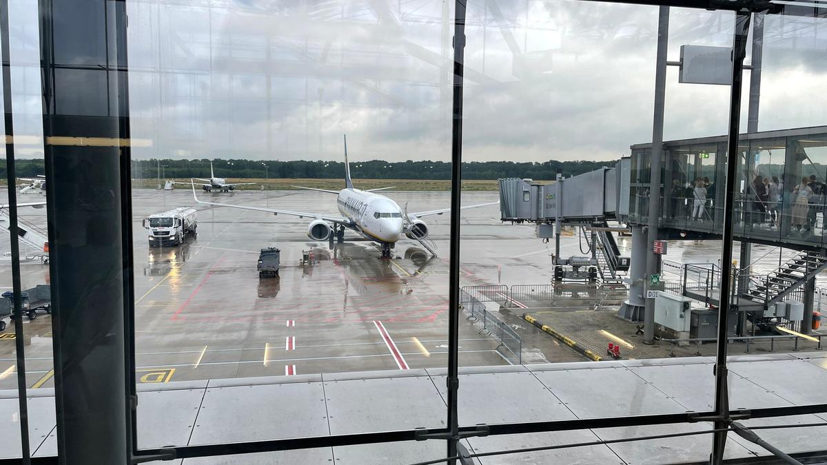 Der Flieger, der nicht abhob: Die Ryanair-Maschine am Flughafen Köln/Bonn.