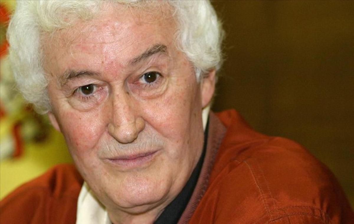 Félix Grande, el 2004, durant un congrés de poesia dedicat a Pablo Neruda. Félix Grande, el 2004, durant un congrés de poesia dedicat a Pablo Neruda.