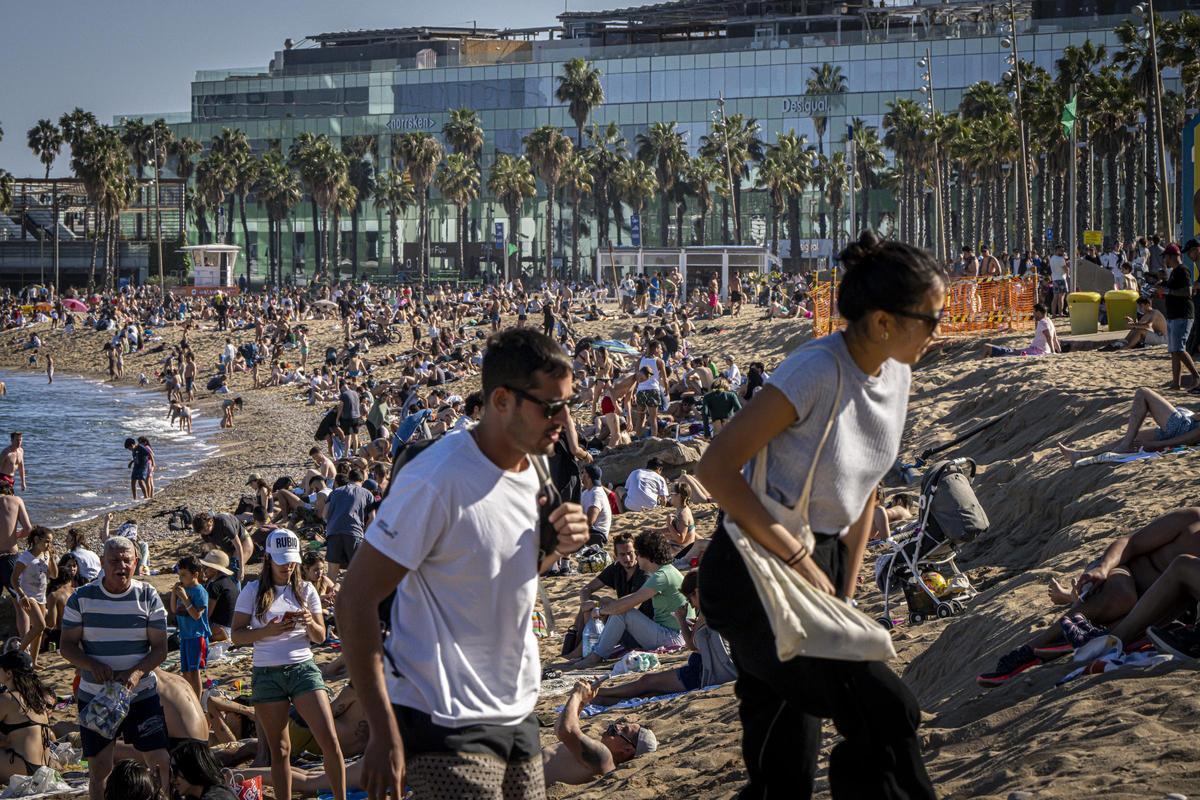 Playa de San Sebastian, San Miquel y la Barceloneta a tope en pleno abril