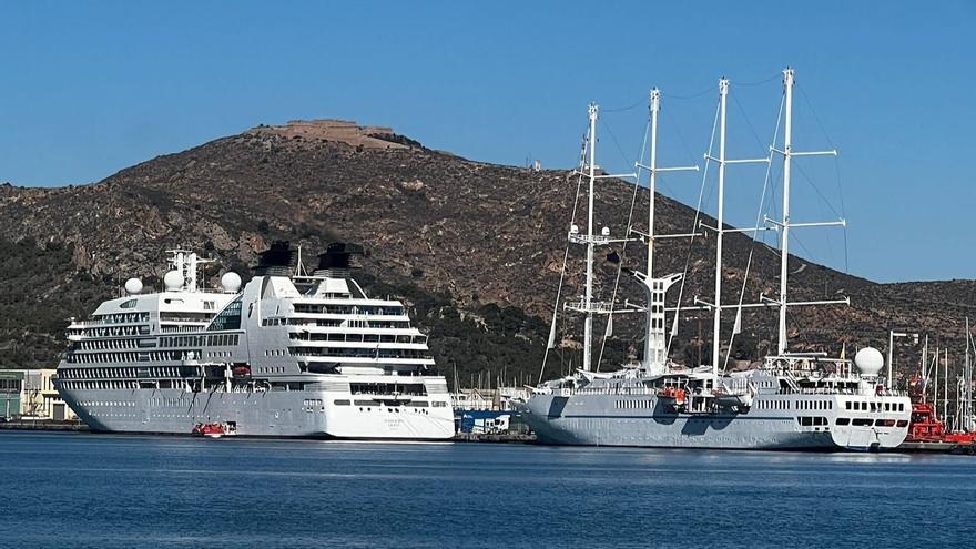 Una triple escala cierra este domingo en Cartagena la mejor semana turística de cruceros con 500 visitantes