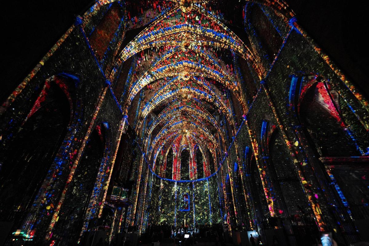 ‘LUMINISCENCE’, un espectáculo inmersivo de luz y música en Santa Maria del Pi