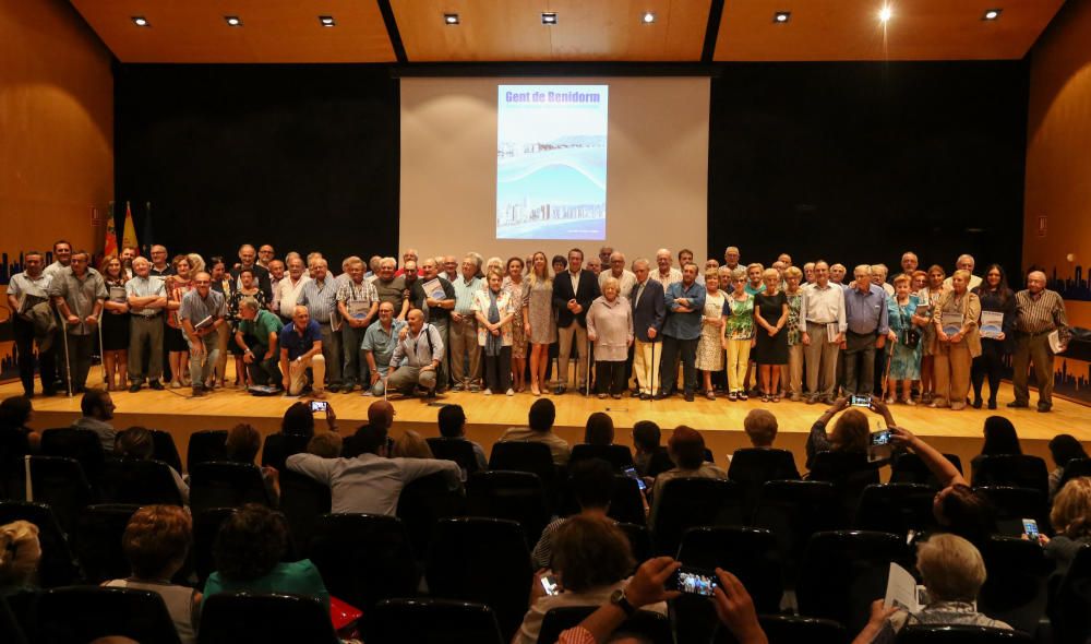 La presentación de la publicación histórica del periodista Vicente Fuster, de 200 páginas, reúne a más de 300 personas