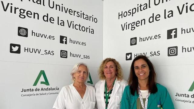 Equipo de profesionales de Microbiología,Medicina Intensiva y Urgencias del Hospital Clínico de Málaga: María Victoria García López, María Antonia Estecha y Begoña Mora.