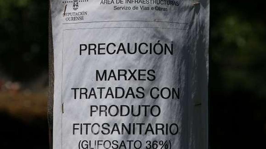 Cartel en el que se advierte de la fumigación.