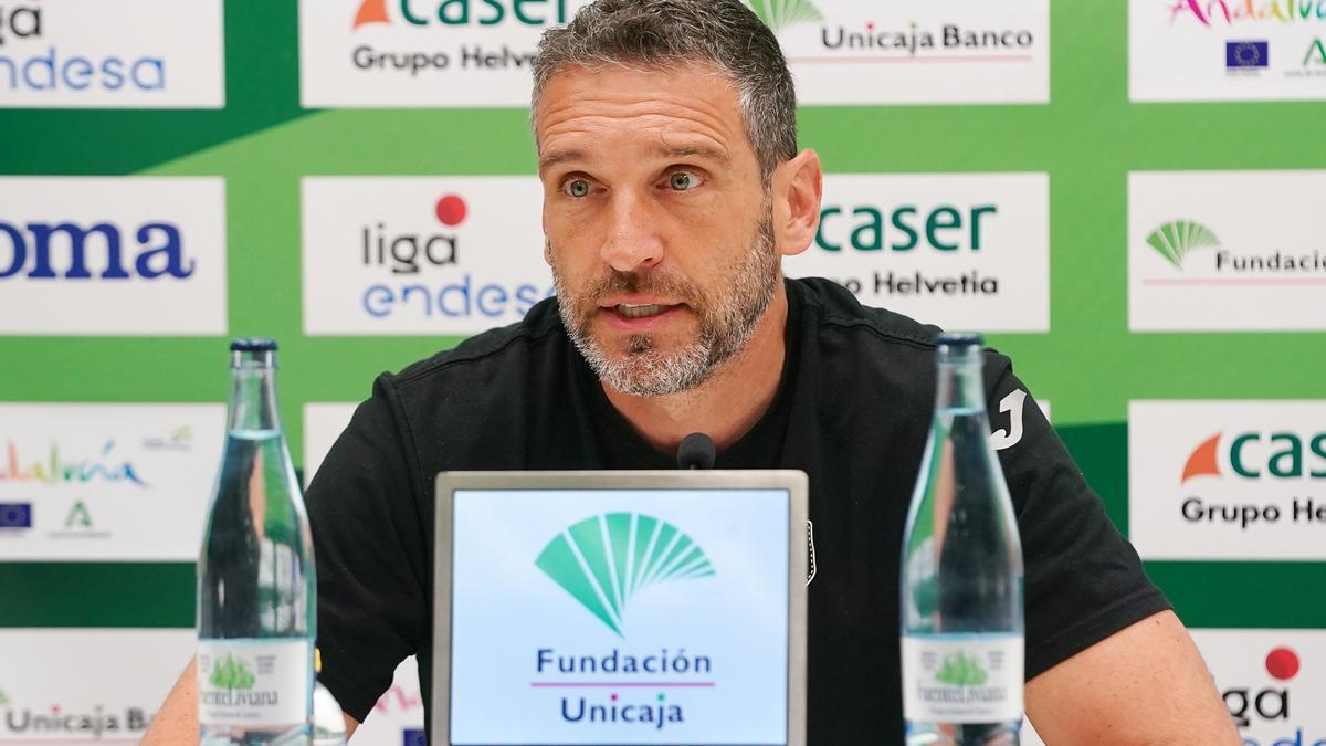 Ibon Navarro, en rueda de prensa. UNICAJAB/FOTOPRESS-MARIANO POZO