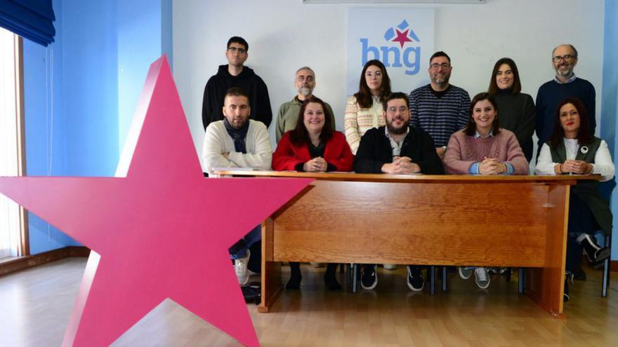 Responsables del BNG, ayer, en la sede en Moaña. | Gonzalo Núñez