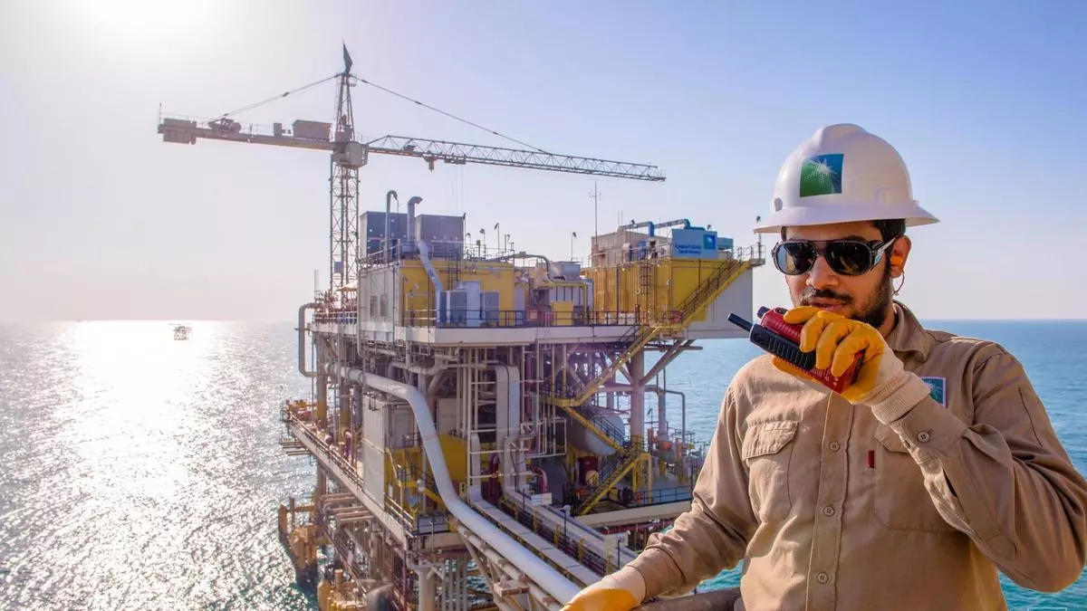 El petróleo supera los 111 dólares por la escalada en el Golfo y hunde al Ibex por debajo de los 19.200 puntos
