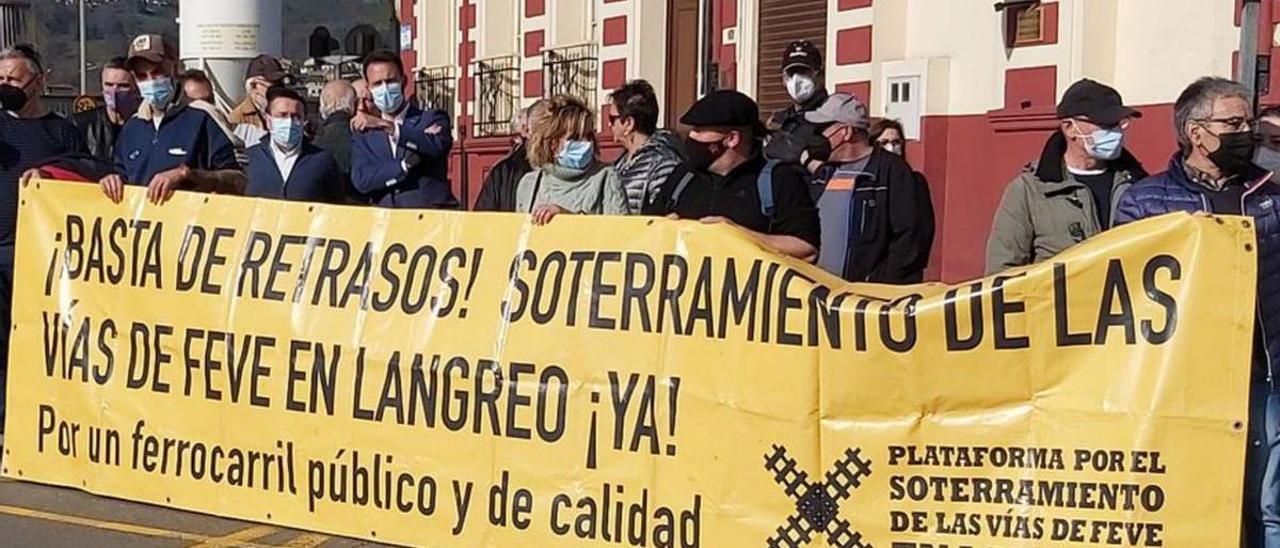 Los vecinos de Langreo llevarán a Oviedo su protesta por el retraso de ...