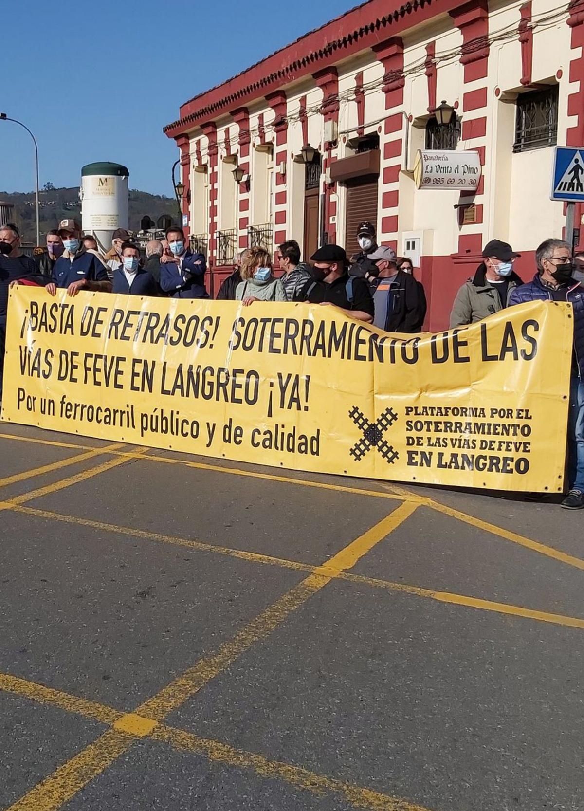 Los vecinos de Langreo llevarán a Oviedo su protesta por el retraso de ...