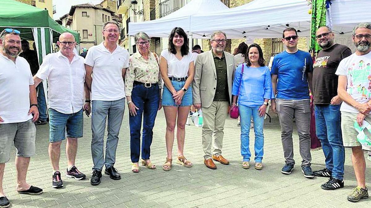 El presidente de la Diputación, José Martí, junto a la alcaldesa de Cinctorres, Mireia Mestre (a su dcha.), en la celebración.