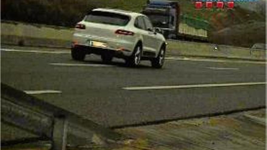 Imatge del vehicle en ser fotografiat pel radar dels Mossos.