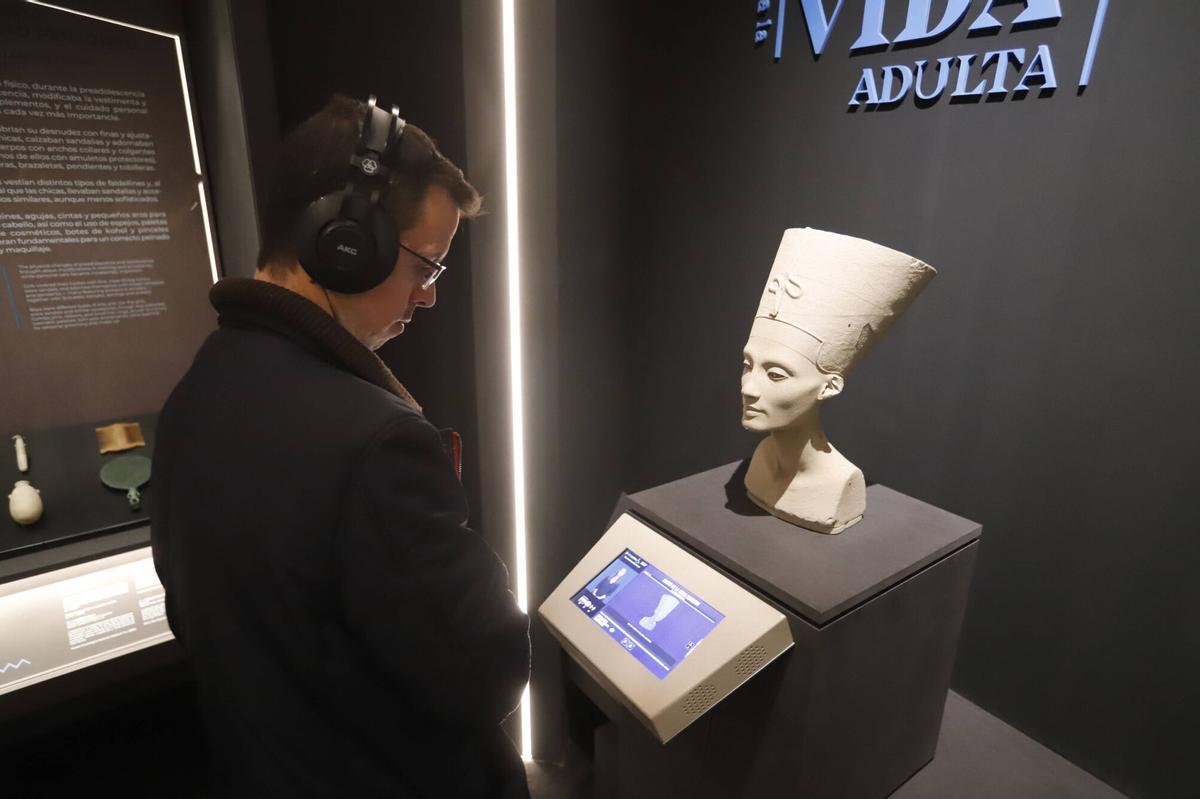 A.J.González Córdoba Inauguración de la exposición El despertar a la vida. Infancia y adolescencia en el antiguo Egipto. Sala Vimcorsa