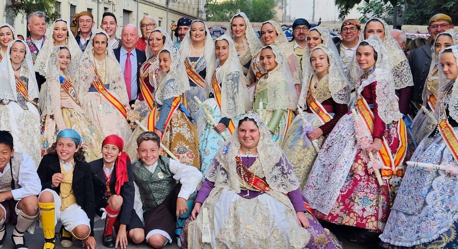 Laura, Paula, las cortes y las fallas de Zaidía acompañan al Cristo de la Fe