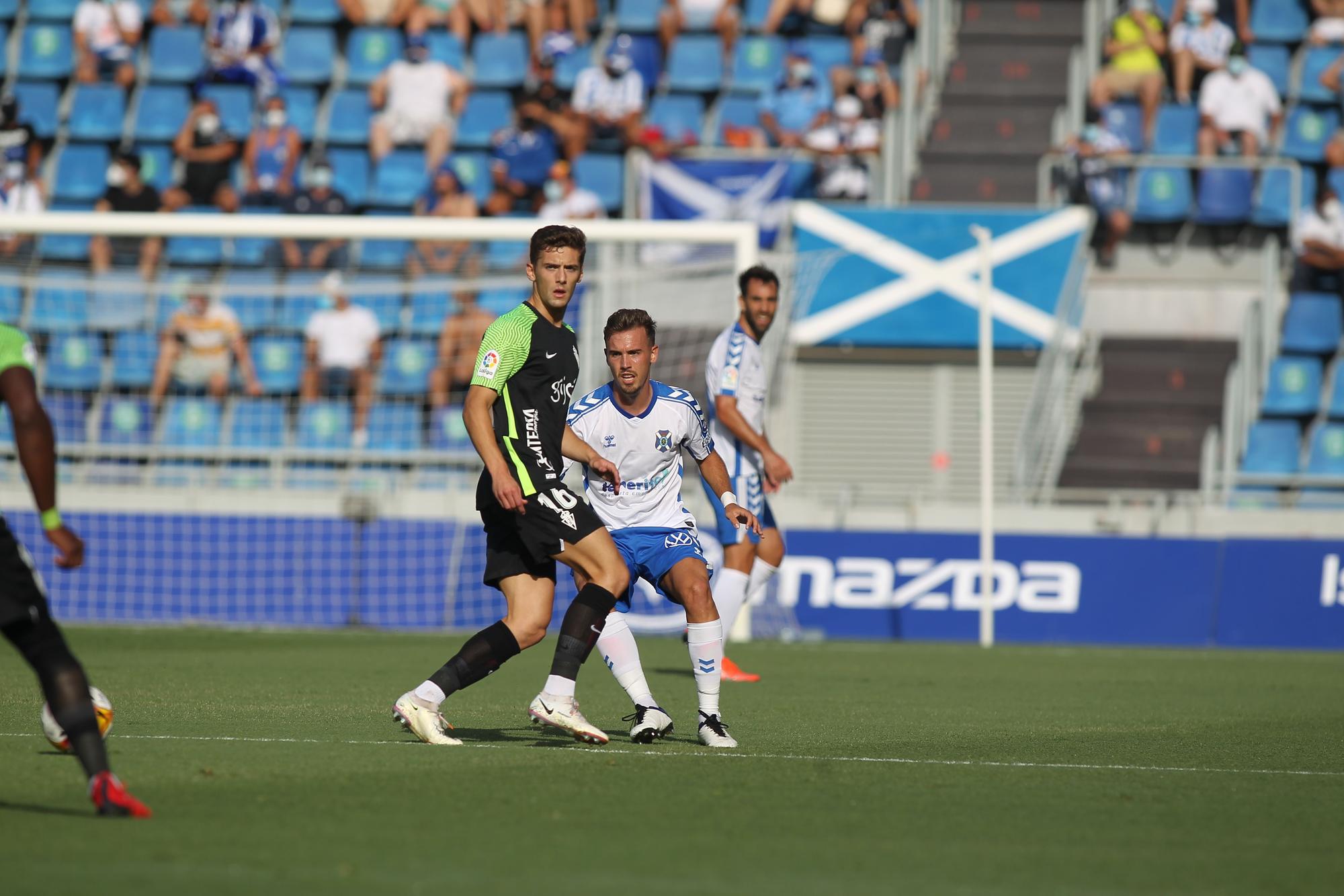 El partido entre el Tenerife y el Sporting, en imágenes