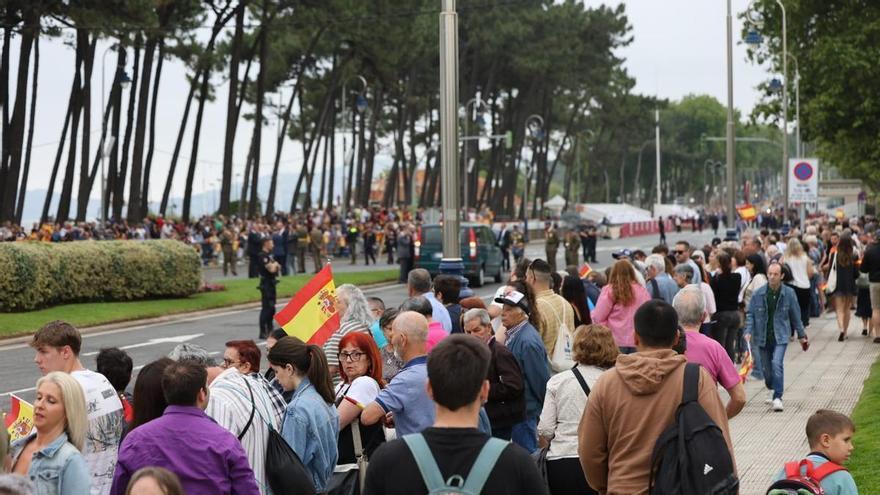 Las mejores imágenes del acto central del Día de las Fuerzas Armadas en Vigo