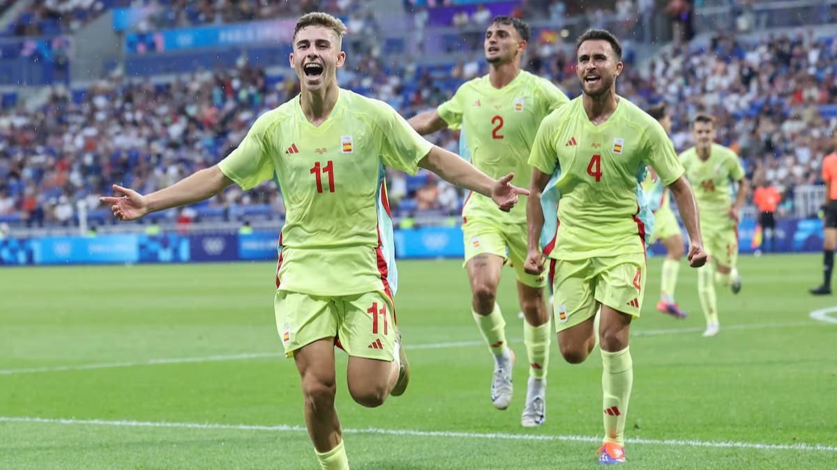 Fermín celebra un gol con España en los JJ. OO.