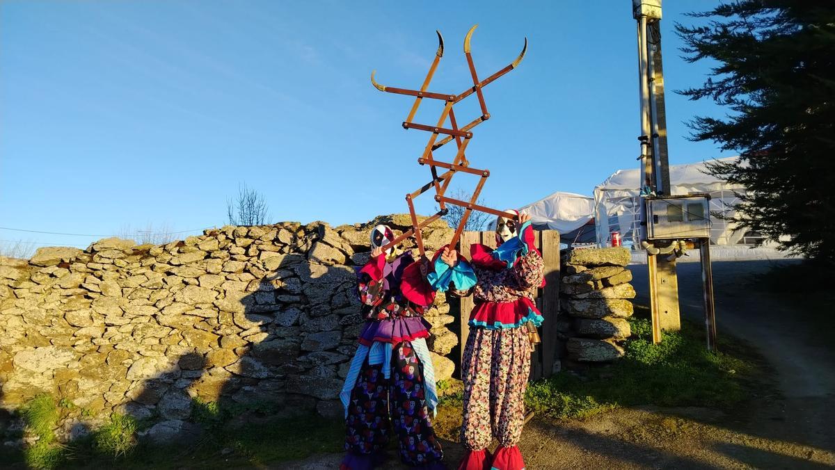 La cencerrada de Villanueva de Valrojo desafía al frío La cencerrada de Villanueva de Valrojo desafía al frío